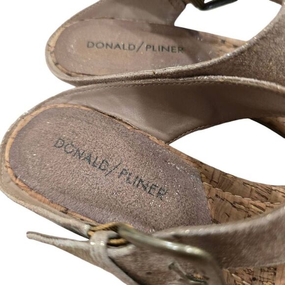 Donald Pliner Donni Slide Sandals Women's 8M Metallic Gold Wedge T-Strap Formal - Picture 4 of 7